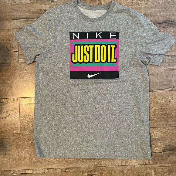 Nike shirt - Picture 1 of 2